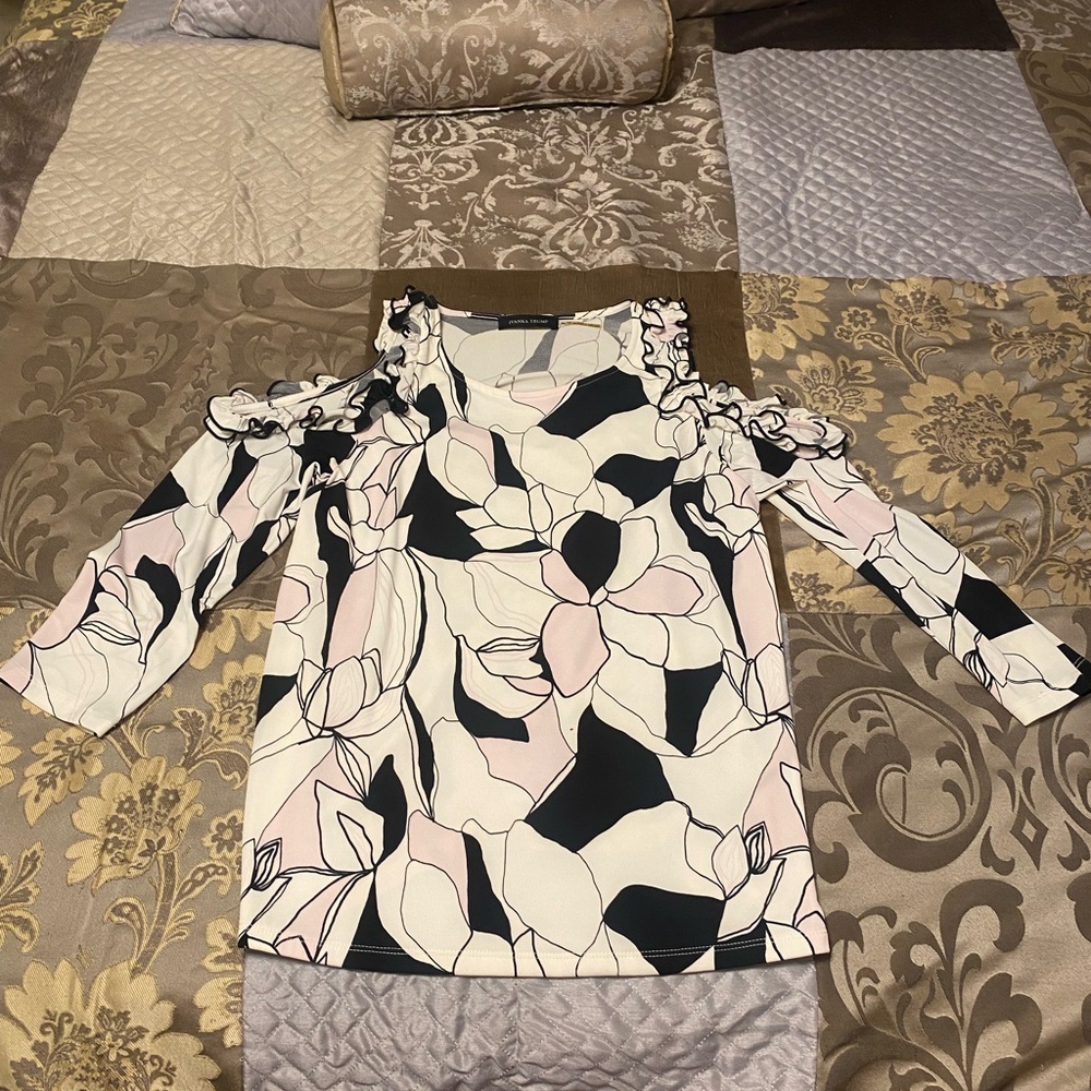 Floral longsleeve Cold Shoulder Top